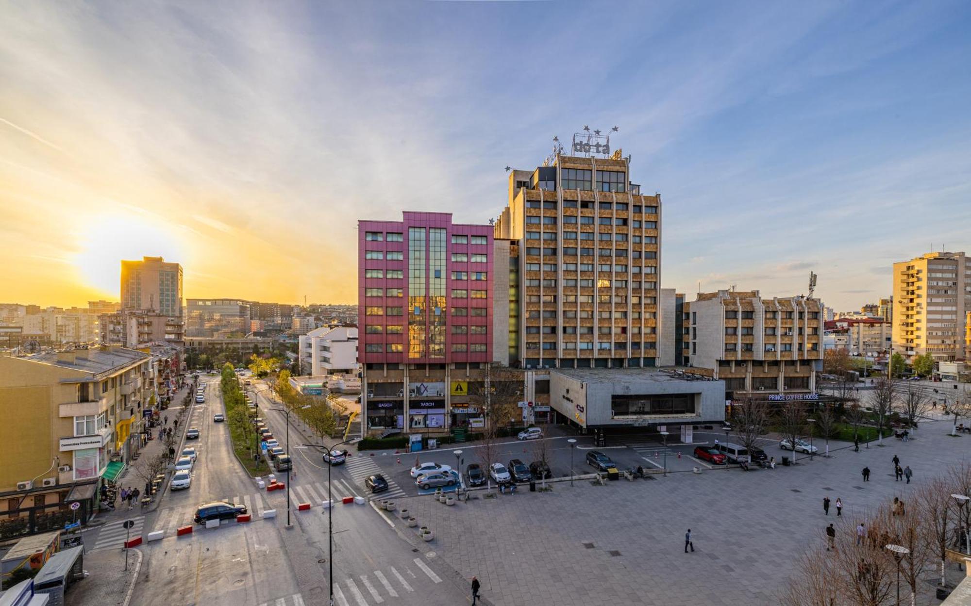 Cozy Main Square Apartment Pristina Exterior photo