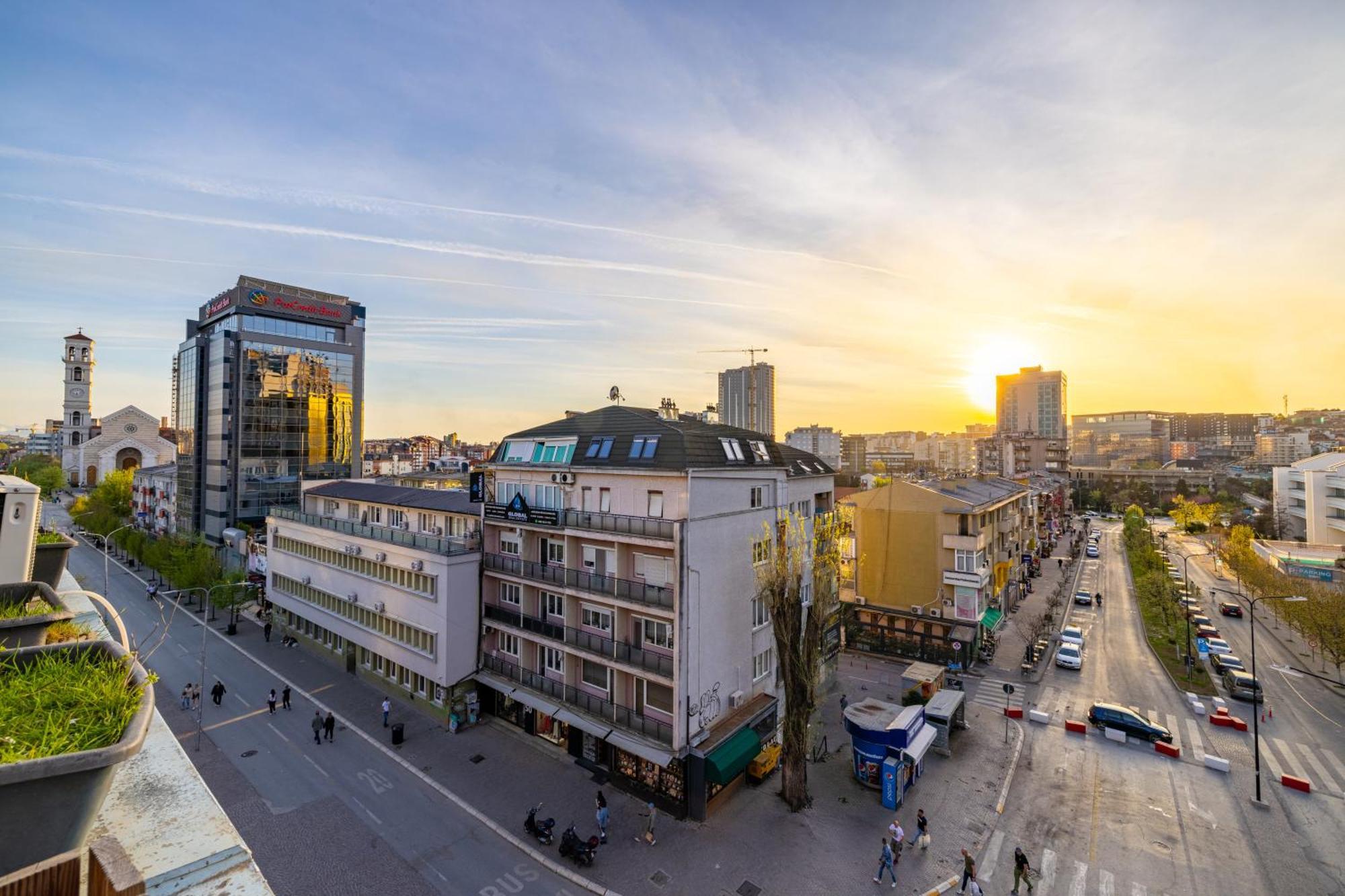 Cozy Main Square Apartment Pristina Exterior photo